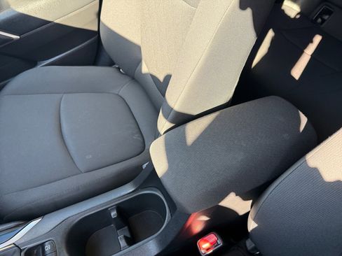 Used 2024 Toyota Corolla Cross LE image 14