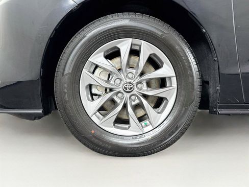 Certified 2025 Toyota Sienna XLE FWD image 45