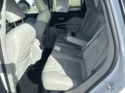 Used 2021 Jeep Cherokee Limited image 16