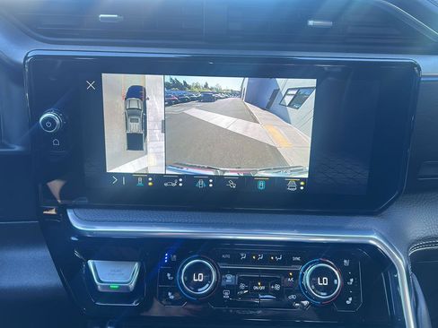 Used 2023 GMC Sierra 1500 Denali w/ Technology Package AWD/4WD image 12