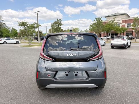 Used 2025 Kia Soul LX w/ LX Technology Package FWD image 4