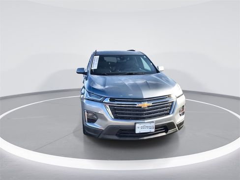 Used 2023 Chevrolet Traverse LT w/ Rear Camera Mirror Package image 3