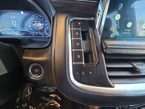 Used 2022 Chevrolet Tahoe Z71 w/ Luxury Package AWD/4WD image 16