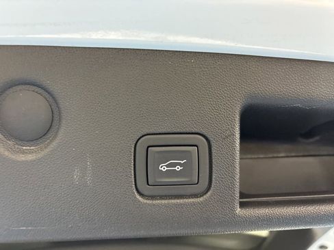 Used 2024 Chevrolet Equinox LT FWD image 9