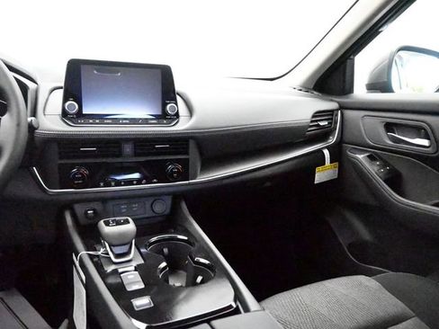 Used 2025 Nissan Rogue SV FWD image 25