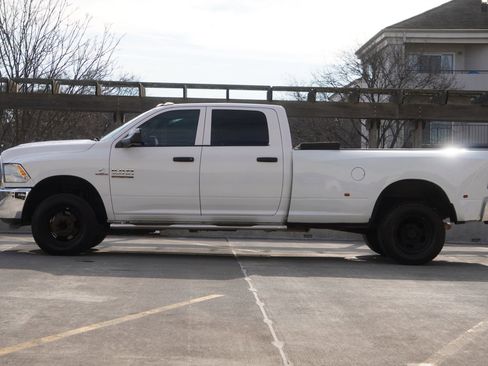 Used 2018 RAM 3500 Tradesman w/ Chrome Appearance Group image 9