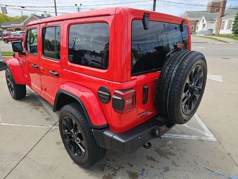 Certified 2025 Jeep Wrangler Unlimited Sahara w/ Safety Group AWD/4WD image 9