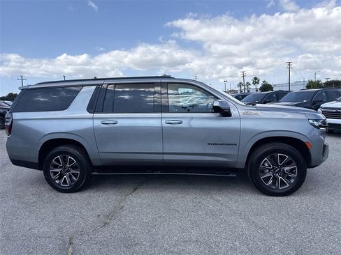 Used 2023 Chevrolet Suburban Z71 image 2