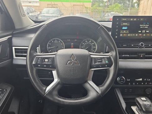 Used 2025 Mitsubishi Outlander SE AWD/4WD image 23