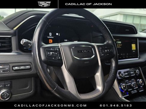 Used 2022 GMC Yukon XL Denali AWD/4WD image 10