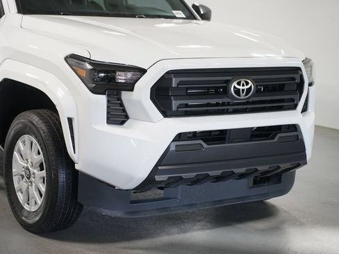 Certified 2024 Toyota Tacoma SR AWD/4WD image 4