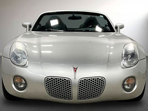 Used 2007 Pontiac Solstice Convertible w/ Premium Package RWD image 2