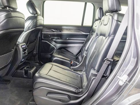 Used 2021 Jeep Grand Cherokee L Limited image 40