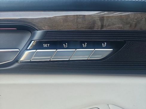 Used 2019 Genesis G90 3.3T Premium image 12