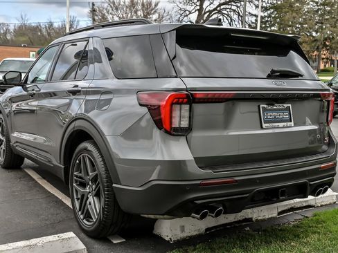 Used 2025 Ford Explorer ST AWD/4WD image 8