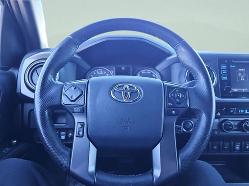 Used 2017 Toyota Tacoma TRD Sport AWD/4WD image 33
