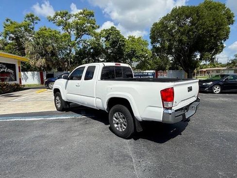 Used 2017 Toyota Tacoma SR5 w/ Tow Package image 7
