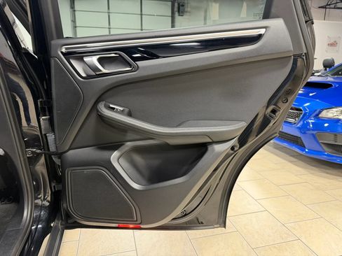 Used 2021 Porsche Macan AWD/4WD image 38