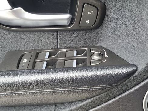 Used 2015 Land Rover Range Rover Evoque Pure Plus image 21