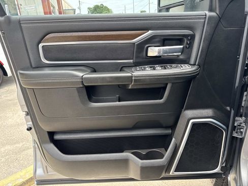 Used 2024 RAM 2500 Laramie AWD/4WD image 18