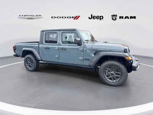 New 2026 Jeep Gladiator Sport image 2