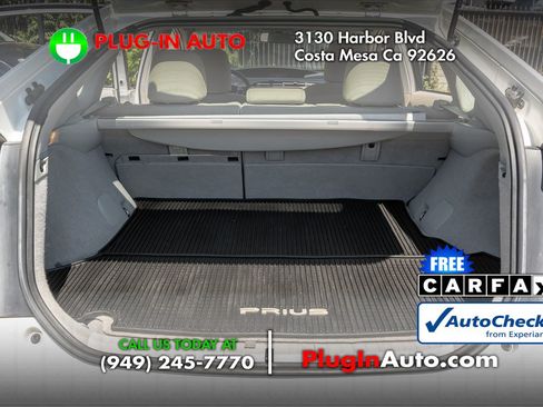 Used 2012 Toyota Prius Three w/ Preferred Accessory Pkg FWD image 11