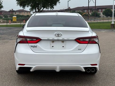 Used 2021 Toyota Camry SE FWD image 5