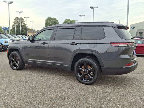 Used 2023 Jeep Grand Cherokee L Laredo image 7