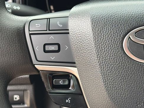 Used 2025 Toyota Camry LE image 31