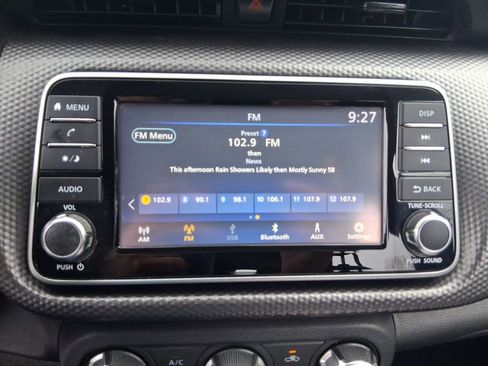 Used 2020 Nissan Kicks S image 17