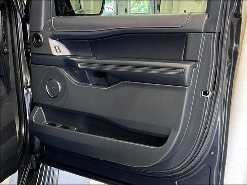 Used 2023 Ford Expedition Limited AWD/4WD image 12