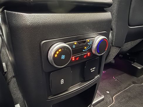 Used 2020 Ford Explorer Platinum image 28