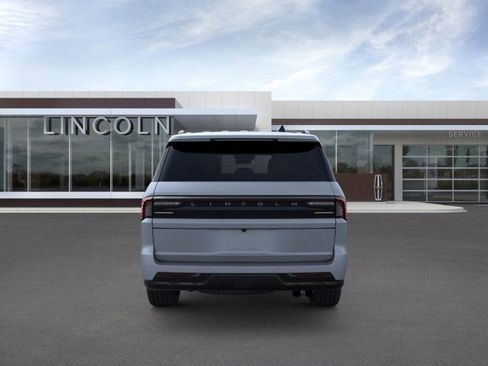 New 2026 Lincoln Navigator Reserve w/ Jet Appearance Package image 5