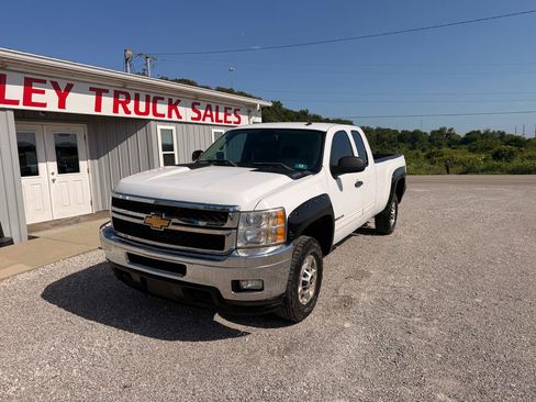Used 2012 Chevrolet Silverado 2500 LT w/ Interior Plus Package AWD/4WD image 3