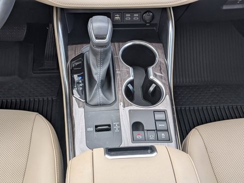 Used 2024 Toyota Highlander Platinum image 20