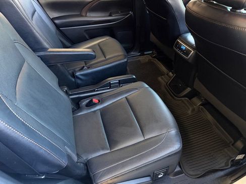 Used 2019 Toyota Highlander Limited AWD/4WD image 25