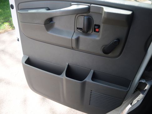 Used 2014 Chevrolet Express 3500 RWD image 9
