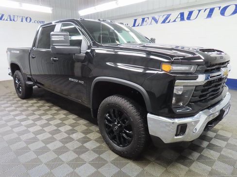 Used 2025 Chevrolet Silverado 2500 LT image 3