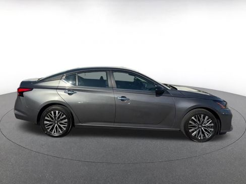 Used 2025 Nissan Altima 2.5 SV image 16