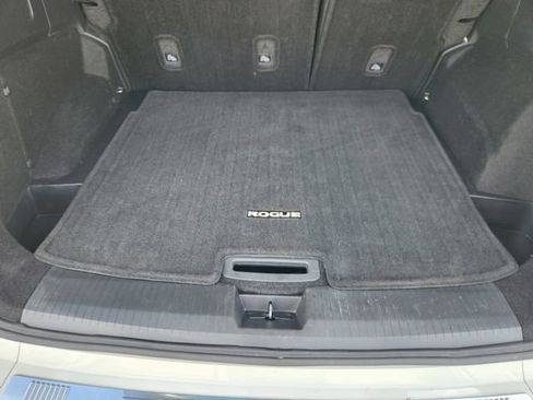 Used 2024 Nissan Rogue S image 31