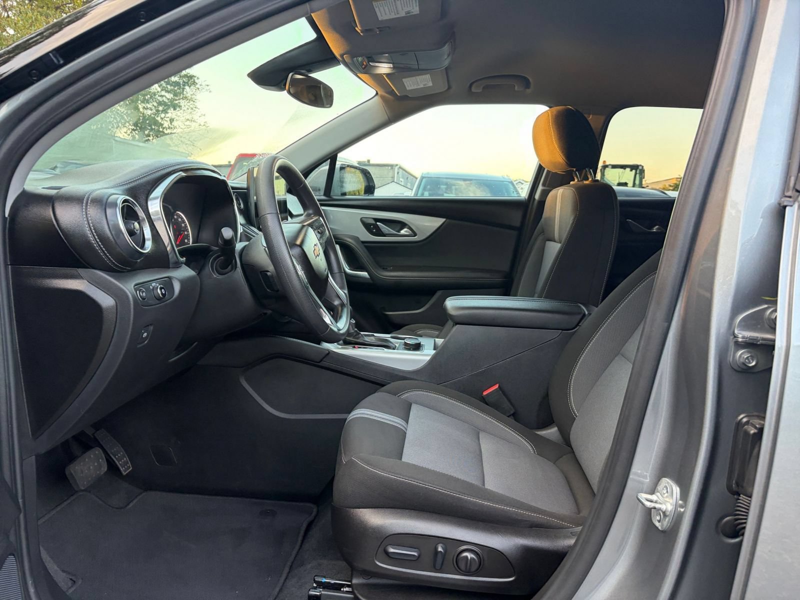 Used 2025 Chevrolet Blazer LT FWD image 27