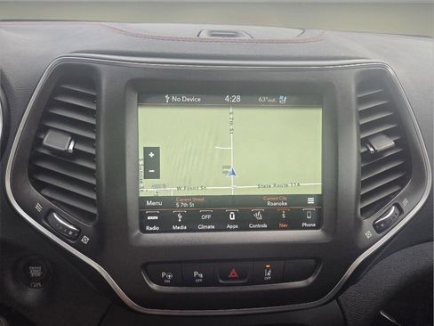 Used 2019 Jeep Cherokee Trailhawk image 24