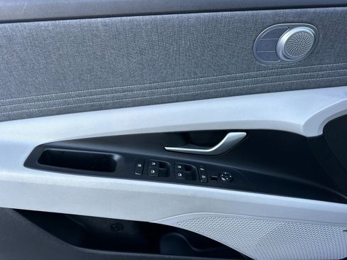 Used 2023 Hyundai Elantra Limited image 10