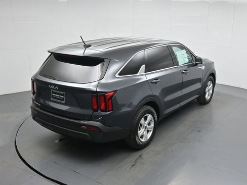 Used 2023 Kia Sorento LX image 43