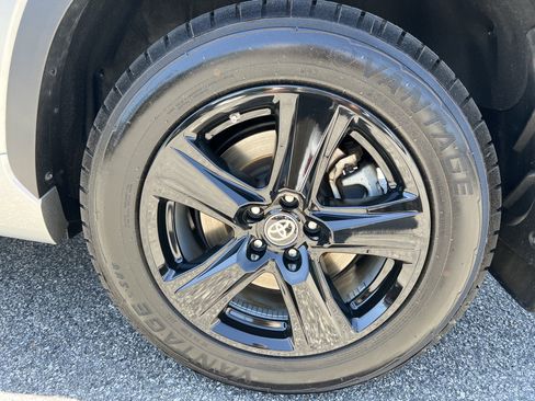 Certified 2024 Toyota Highlander LE image 33