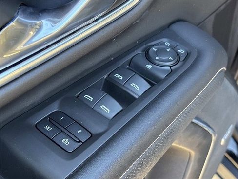 Used 2021 GMC Yukon XL SLT image 27