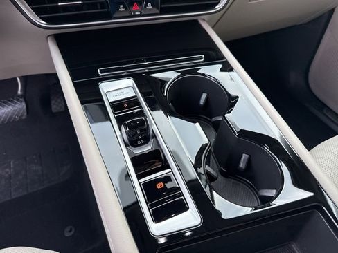 Certified 2024 Volkswagen Atlas SE w/ Black Wheel Package image 26