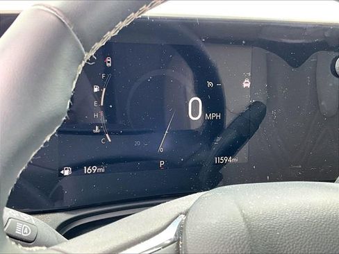 Used 2024 Buick Encore GX Avenir w/ Avenir Convenience Package FWD image 3