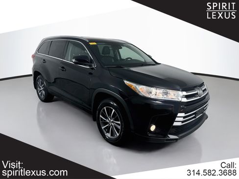 Used 2017 Toyota Highlander XLE AWD/4WD image 1
