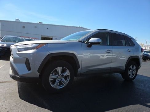 Used 2025 Toyota RAV4 XLE AWD/4WD image 1